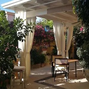  Bed & Breakfast Domos Le Due Tuie Italia